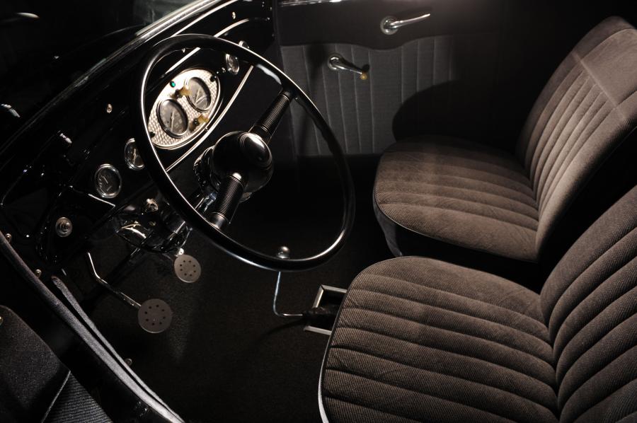  Ford 5-Window Coupe Hot Rod 1932 года  (фото 4 из 5)